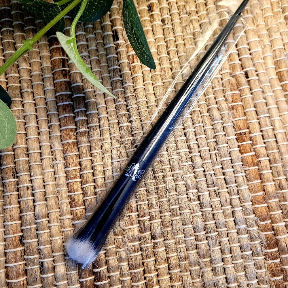 COPY - 3/$20 Kat Von D Edge Brush